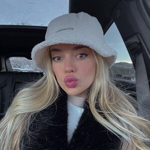 Sherpa Bucket Hat Steve Madden